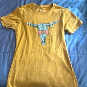 Ariat Size Small Western tee!